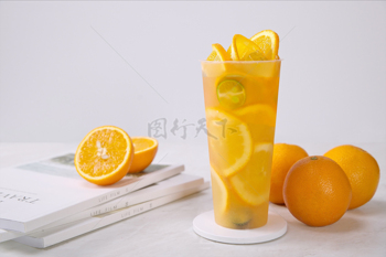 清凉解暑大片橙子果肉橙子味创意饮品果汁果茶